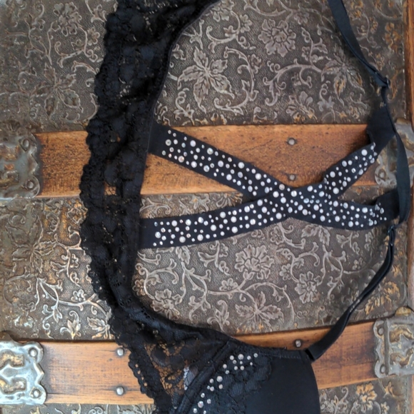 Bras!! - Picture 2 of 3